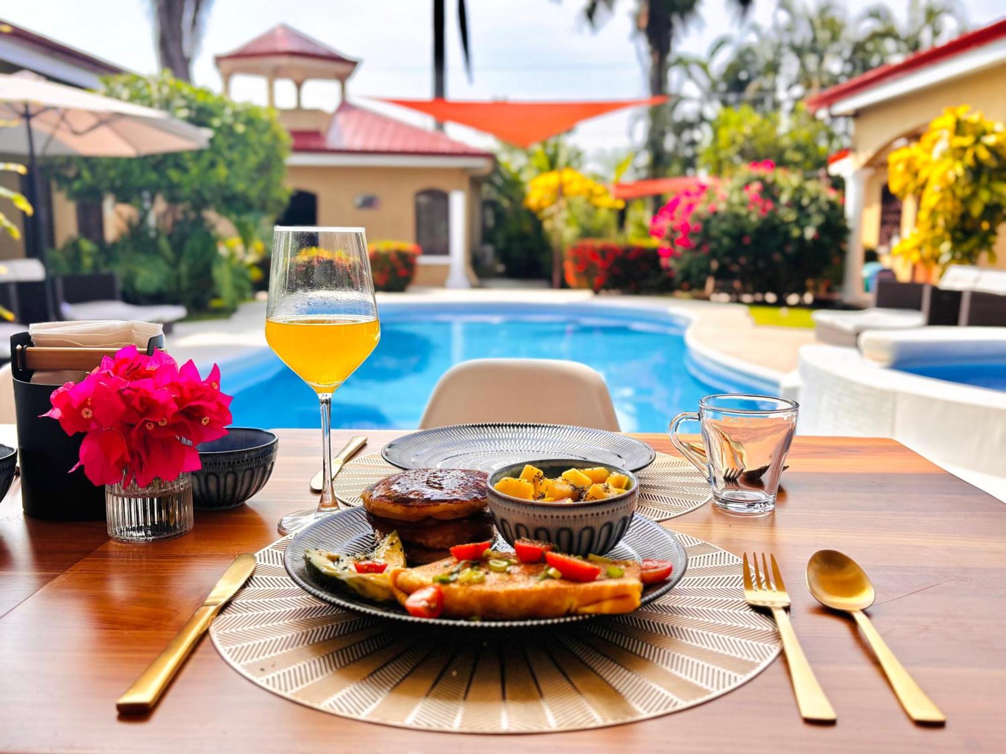 יקו Las Brisas Resort And Villas מראה חיצוני תמונה